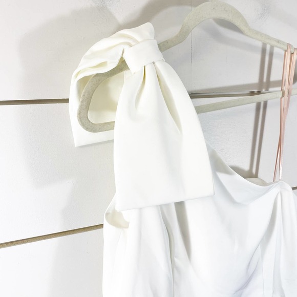 NWT Gal Meets Glam Yvonne Bow One Shoulder Dress - Picture 4 of 8